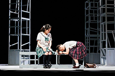 青年劇場「行きたい場所をどうぞ」の舞台より