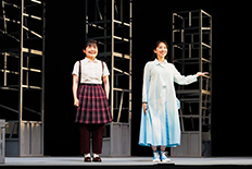 青年劇場「行きたい場所をどうぞ」の舞台より