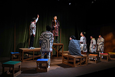 青年劇場「ホモ・ルーデンス-The Players-」の舞台より